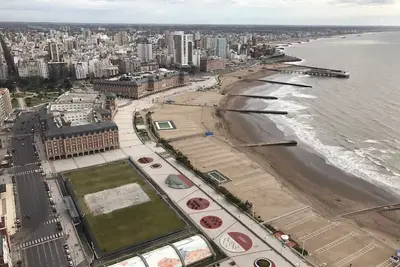 Image de Océan Atlantique vue complète à 39 étage. Première ligne de plage