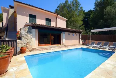 Image de Maison familiale avec piscine chauffée à 2 'de la plage.