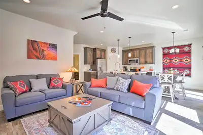 Image de Nouveau! Maison de ville avec bain à remous, près du parc national de Zion!