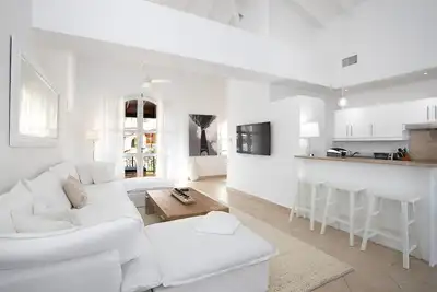 Image de Marina 360 1 - Magnifique condo au bord de la marina Ă Porto Cupecoy