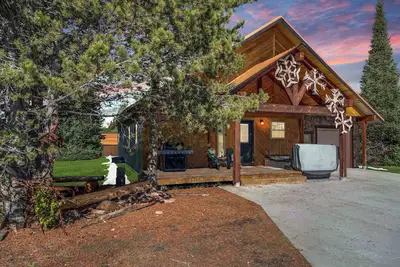 Image de Kabino: Nouveau! Hot Tub, Fire Pit, WiFi gratuit! Système de sentiers de pêche à Yellowstone!