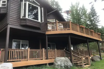 Image de Lac Flathead vivant dans la belle Bigfork, dans le Montana, avec des vues à un million de dollars