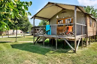 Image de Cabane Lodge Bois sur pilotis Confort 38m² (2 chambres) dont terrasse couverte 12m² + Tv 4 personnes