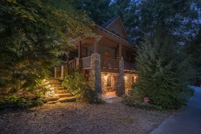 Image de Au repos: Village de Cheshire I Animaux acceptés I Modernes 3 Br / 3 Ba