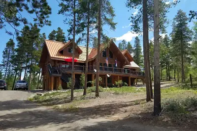 Image de Maison en bois rond isolée isolée avec bain à remous - par Winter Park, Granby Ranch et Grand Lake
