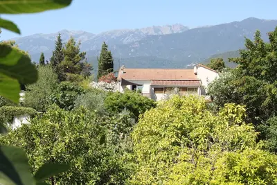 Gîte T6 dans verger à 10 kms de la mer