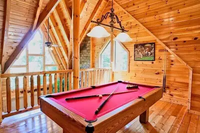 Image de Sweet Dreams est une belle cabane en rondins de 2 chambres et 2 salles de bain