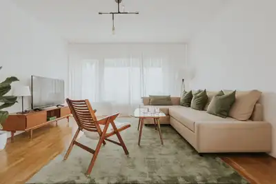Image de Appartement élégant et confortable avec vue à 180 ° sur la montagne et le lac :)