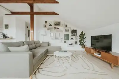 Image de Bel appartement lumineux avec une vue incroyable sur le lac :)