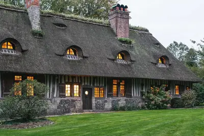 Image de Les 3 Fresnes, belle chaumière au coeur de la nature normande.