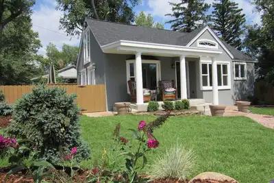 Image de Vraiment bien fait! Véritable maison de vacances. Vues sur la montagne. Dog Friendly.