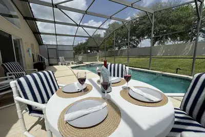 Image de Villa familiale de luxe de 4 chambres à Guard Gated Solana Resort près de Disney