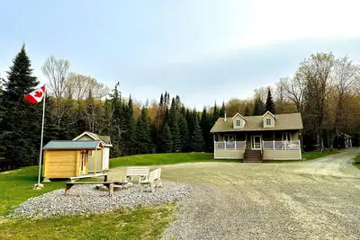 Image de Family Cottage - Back to Nature - 100 acres - Sentiers - Hors réseau - 3 chambres
