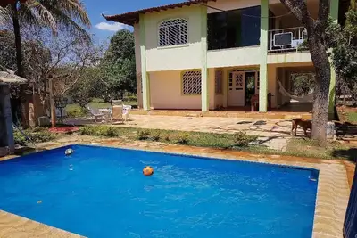 Image de Je loue une belle ferme avec piscines, barbecue et terrain de football.