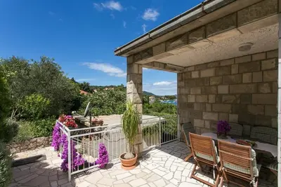 Image de Apartments Maria Koločep - Appartement 2 chambres avec terrasse et vue sur le jardin