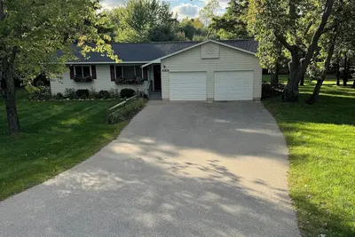 Image de Maison récemment rénovée à proximité du lac Long