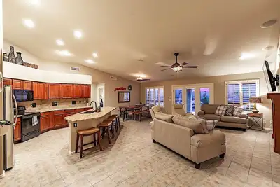 SPÉCIAL Hiver Estrella Grand 4 Br Ranch / Pvt Pool / Backyard Oasis / Goodyear