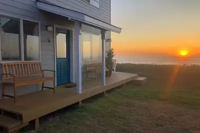 Image de Vues sur l'océan de chaque chambre, accès à la plage privée, bain à remous, salle de jeux, Plus!