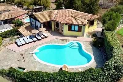 Image de \"Villa Peonia\" Vue Mer Avec Piscine PRIVÉE et Jardin - Voitures
