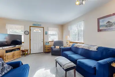 Image de Charmante maison pour chiens avec un cadre tranquille près de la plage!