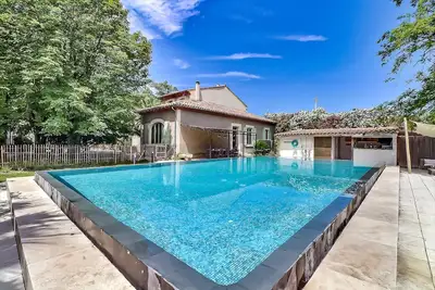 Image de Superbe mas provençal ***, 3 maisons, 2 piscines