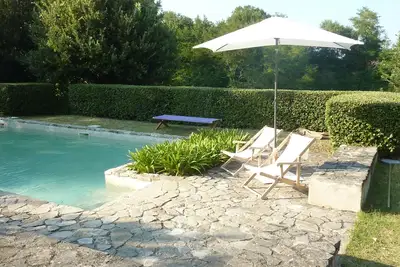 Image de Casale Oliva dans un paysage de chênes, d'oliviers et de cerisiers