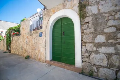 Image de Cozy Old Stone House dans le Centre
