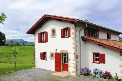Image de Ensemble de caractère avec 2 maisons, piscine, vue Rhune à 5min Saint Jean de Luz
