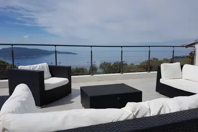 Image de Villa vue panoramique mer avec piscine privée chauffée, 12 personnes