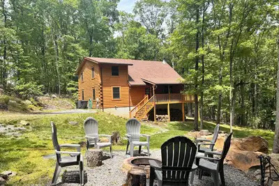 Image de Nouvelle cabane en rondins construite en 2015 située au pied du mont Sleepy Creek