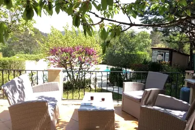 Image de Maison de plein pied avec piscine de 10x5 pour 8 personnes