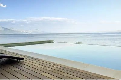 Image de Incroyable bord de mer-Piscine à débordement
