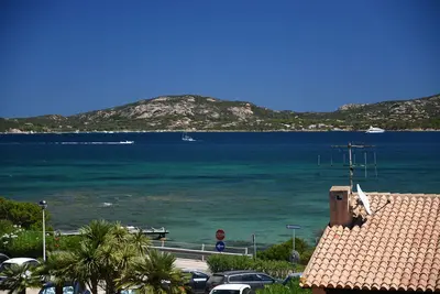Image de Maison en bord de mer avec jardin