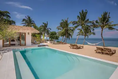 Kya Beach House b / front Pool Sunset