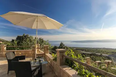Image de Dado Villa avec piscine, Animaux acceptés, coin barbecue, terrasse avec vue sur