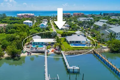 Image de Aquatopia Resort: SideBySide Riverfront, steps2ocean, Piscines \/ Docks \/ HotTubs, etc.