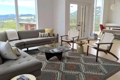 Image de Profitez de la paix et de la tranquillité dans ce ranch historique de 50 acres au cœur de Sonoma