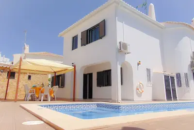 Image de Vivenda pour 8 personnes avec piscine aquatique