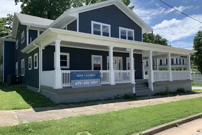 Image de Nouvelle liste! The Old Boarding House - Centre-ville de Siloam Springs 2 chambres \/ 1 salle de bain