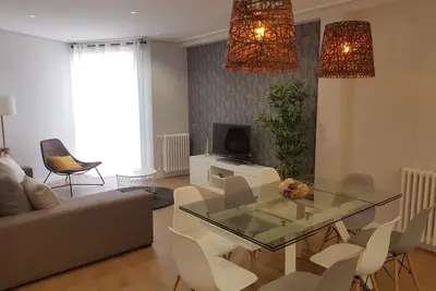 Image de Appartement spacieux rénové dans un style moderne, situé dans la Pza. Ourense majeur