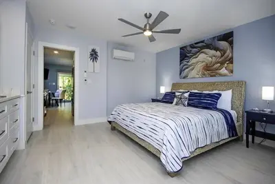 Image de Colonnades Condominium C-1