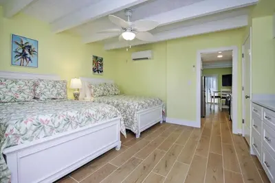 Image de Colonnades Condominium C-14