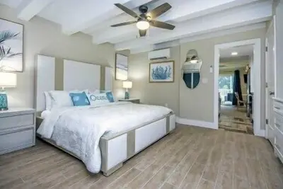 Image de Colonnades Condominium C-18