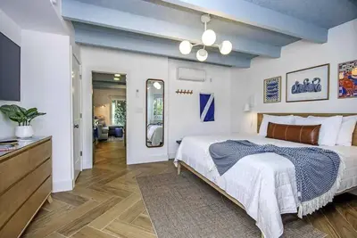 Image de Colonnades Condominium C-2