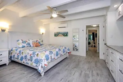 Image de Colonnades Condominium C-8