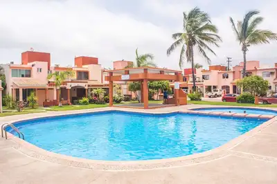 Image de Pool view, Steps from Beach. . . Tout neuf