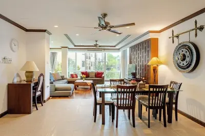 Image de Appartement de niveau exécutif spacieux et élégant