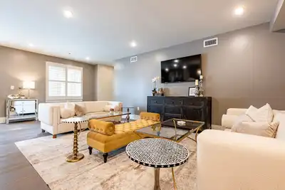 Image de Premium Penthouse disponible à temps pour la saison de football!