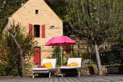 Image de Le Noyer - Prés de Sarlat. Beau maison du 18ème siècle restauré avec piscine.