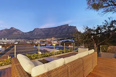 Image de Large House with spectacular Views + Pool!